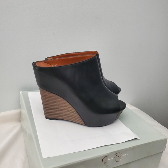 Jessica Simpson platform slippers - Picture 2 of 3